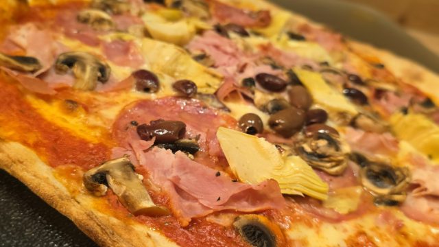 Osteria Anima im Liefertest: dünne Pizza, gutes Tiramisu